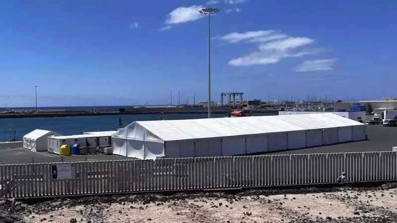 ports in the Canary Islands minors tents